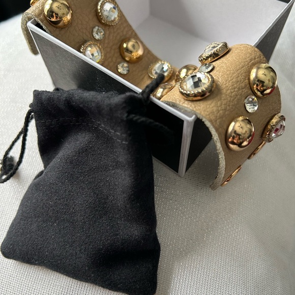 Necklace and two bracelets and a skull scarf - Picture 3 of 16